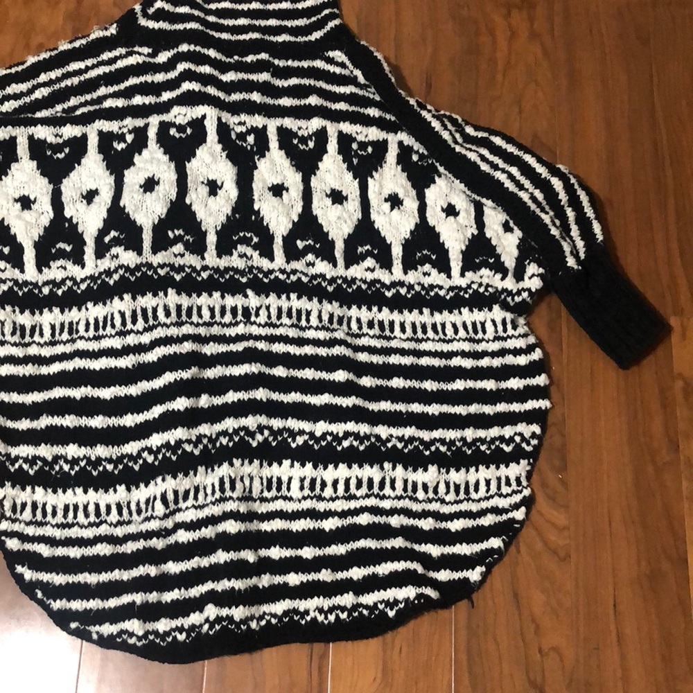 Free People poncho sweater - Picture 9 of 10